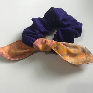 NWOT Scrunchie with Removable Bow